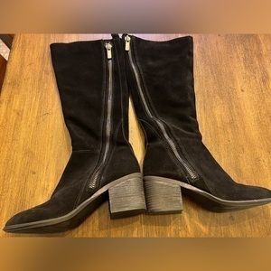 Suede leather black shin high chunky heal zipper boots super soft suede in EUC✨7